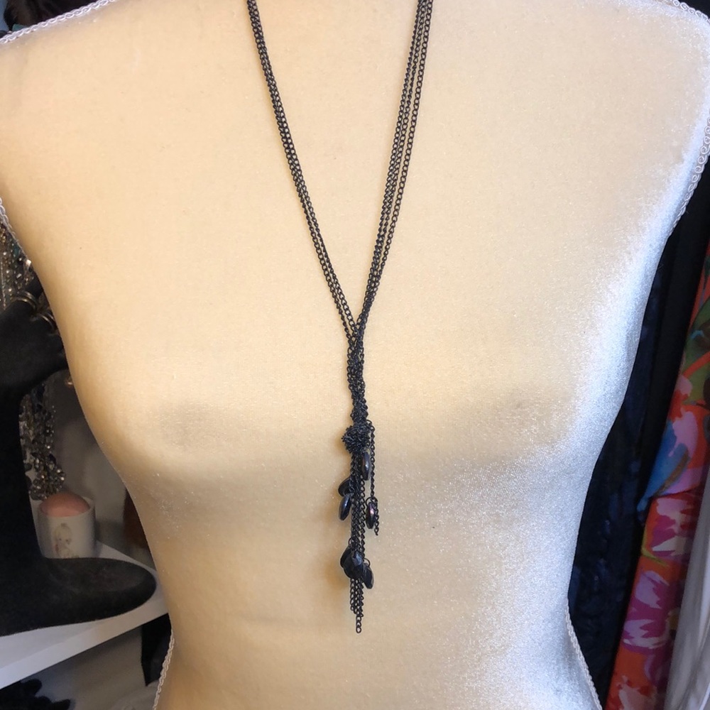 Black chain knot with beads